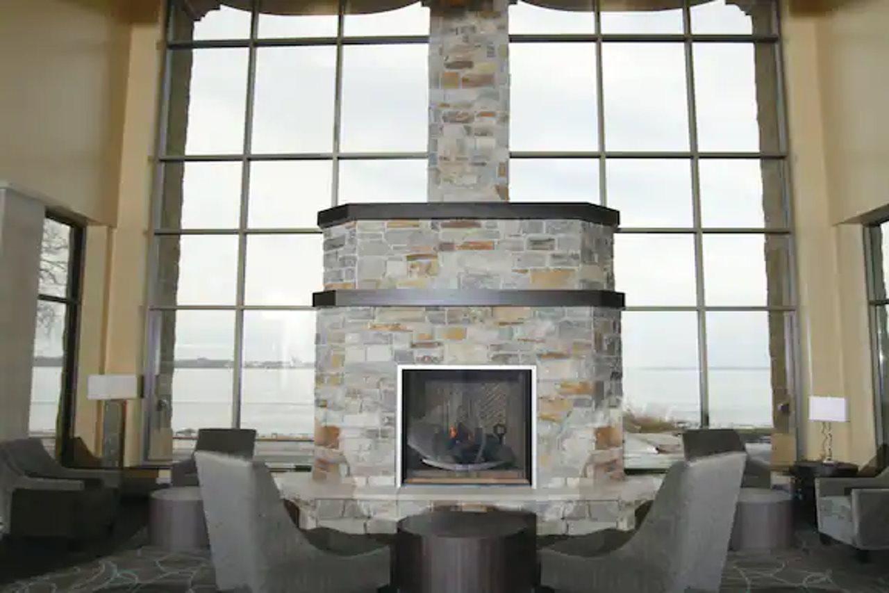 Hotel Doubletree By Hilton Bemidji Extérieur photo